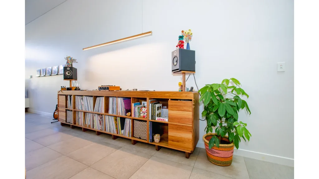 Kithe-Blackwood-timber-DeVinyl-dj-custom-console-sideboard-cabinet-record-storage-3