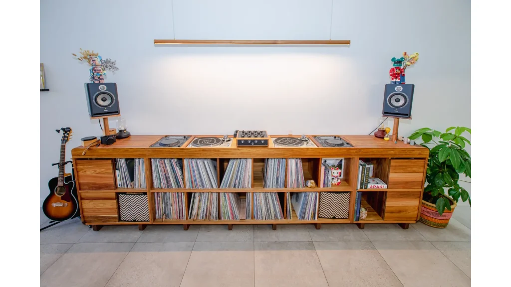 Kithe-Blackwood-timber-DeVinyl-dj-custom-console-sideboard-cabinet-record-storage-7