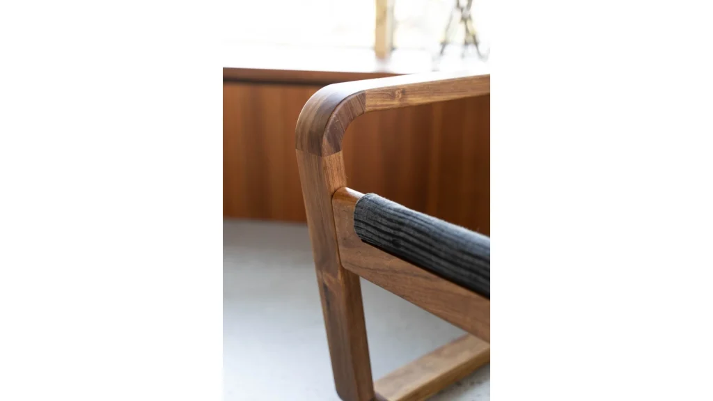 Kithe-timber-sling-chair-fabric-american-oak-blackwood-13