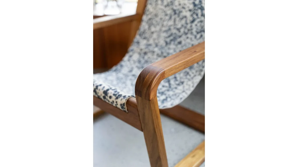 Kithe-timber-sling-chair-fabric-american-oak-blackwood-17